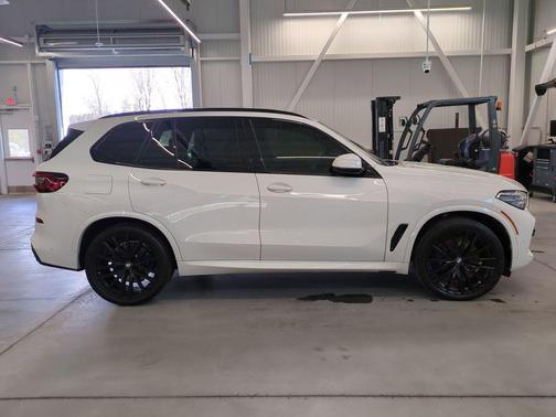 2023 BMW X5 M50i