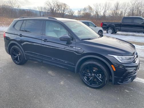 2024 Volkswagen Tiguan 2.0T SE R-Line Black