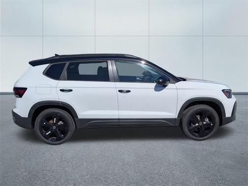 2025 Volkswagen Taos 1.5T SE Black