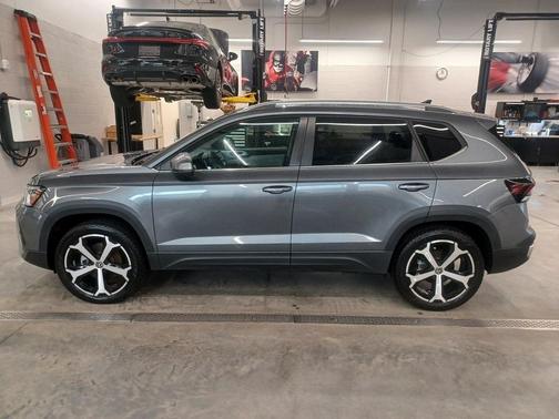 2025 Volkswagen Taos 1.5T SEL