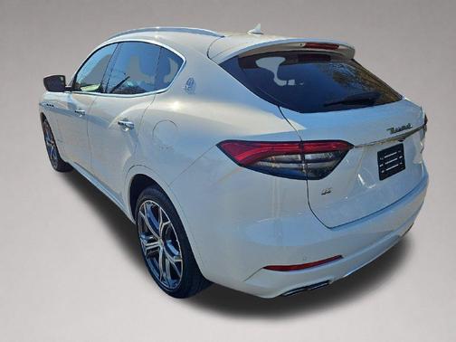 Bianco 2021 Maserati Levante Base