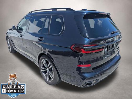 Carbon Black Metallic 2026 BMW X7 xDrive40i