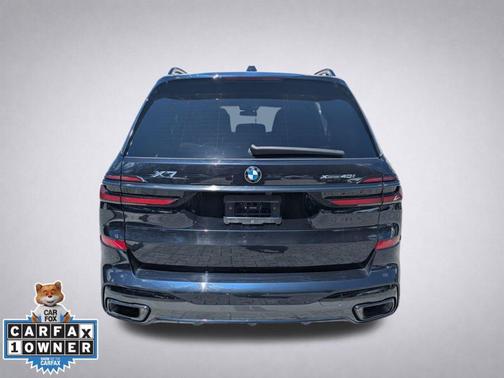 Carbon Black Metallic 2026 BMW X7 xDrive40i