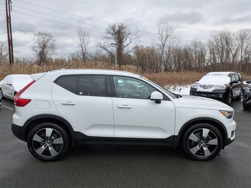 2020 Volvo XC40 T5 Momentum
