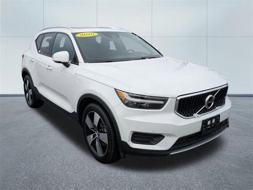 2020 Volvo XC40 T5 Momentum