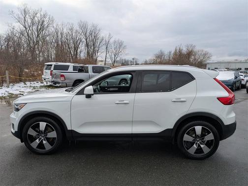 2020 Volvo XC40 T5 Momentum