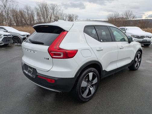 2020 Volvo XC40 T5 Momentum
