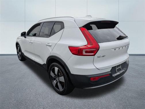 2020 Volvo XC40 T5 Momentum