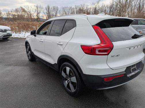 2020 Volvo XC40 T5 Momentum
