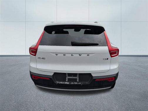 2020 Volvo XC40 T5 Momentum