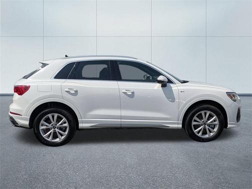 2024 Audi Q3 45 S line Premium