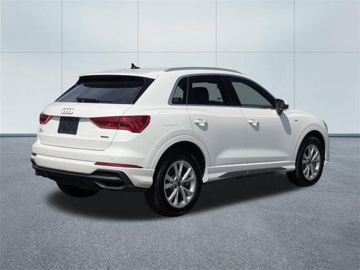 2024 Audi Q3 45 S line Premium