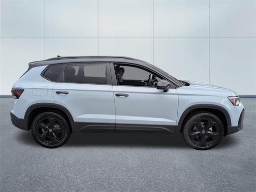 2025 Volkswagen Taos 1.5T SE Black