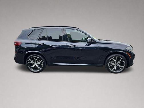 Carbon Black Metallic 2022 BMW X5 xDrive40i