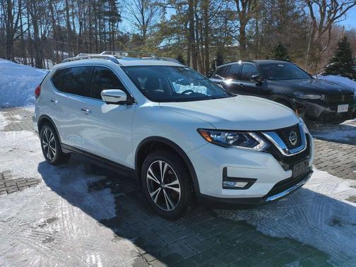 White 2020 Nissan Rogue SV