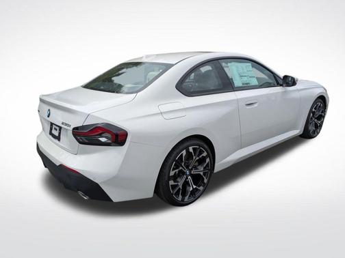 2025 BMW 230 i xDrive