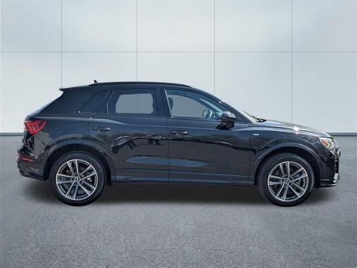 2022 Audi Q3 45 S line Premium