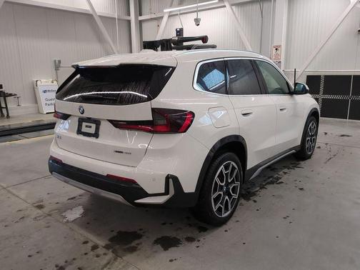Alpine White 2025 BMW X1 xDrive28i