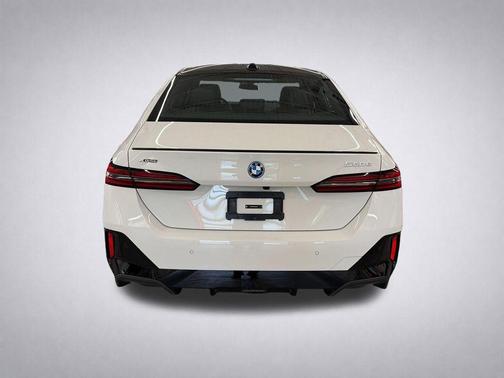 Alpine White 2025 BMW 550e xDrive