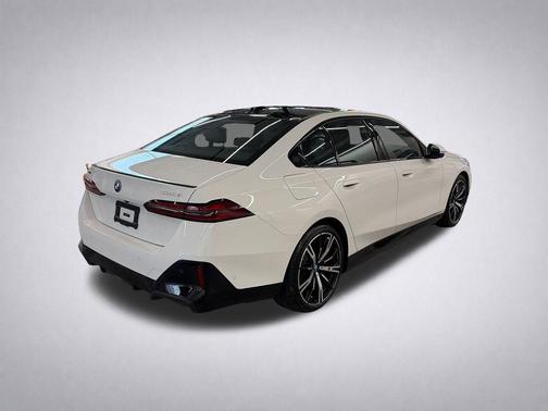 Alpine White 2025 BMW 550e xDrive