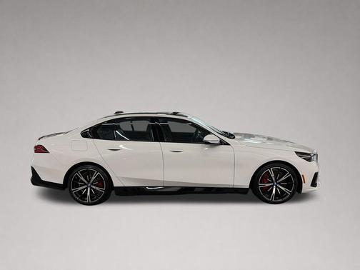 Alpine White 2025 BMW 550e xDrive
