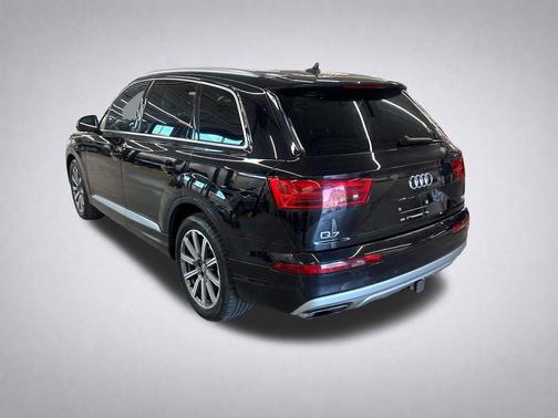 Orca Black Metallic 2017 Audi Q7 3.0T Prestige