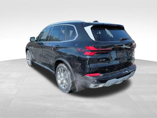 Black Sapphire Metallic 2026 BMW X5 xDrive40i