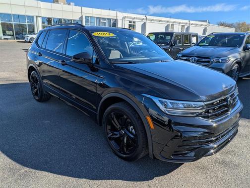 2024 Volkswagen Tiguan 2.0T SE R-Line Black