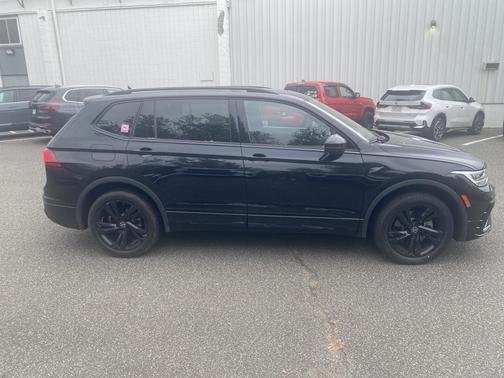 2024 Volkswagen Tiguan 2.0T SE R-Line Black