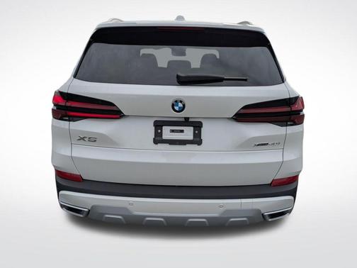 Mineral White Metallic 2026 BMW X5 xDrive40i