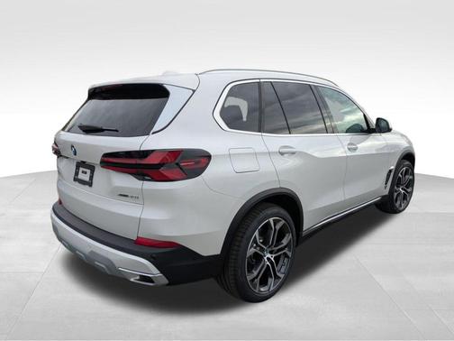 Mineral White Metallic 2026 BMW X5 xDrive40i