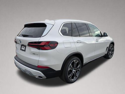 Mineral White Metallic 2026 BMW X5 xDrive40i