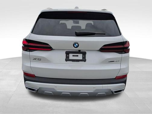 Mineral White Metallic 2026 BMW X5 xDrive40i