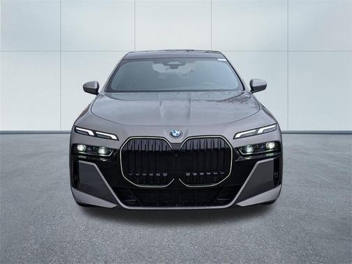 2025 BMW 740 i xDrive