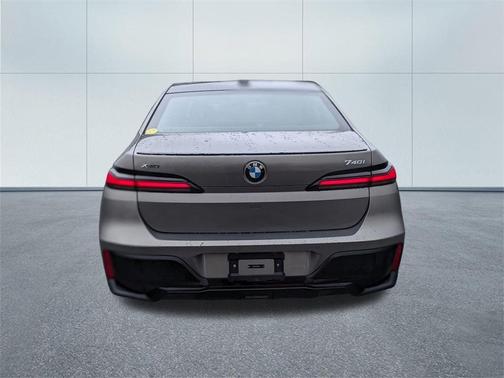 2025 BMW 740 i xDrive