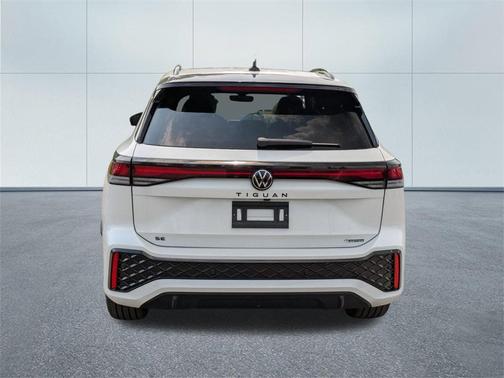 2025 Volkswagen Tiguan 2.0T SE R-Line Black