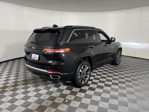 2022 Jeep Grand Cherokee Overland