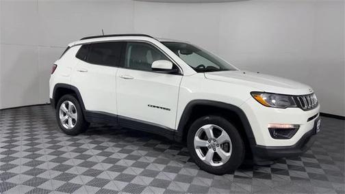 Photo 2 of 24 of 2019 Jeep Compass Latitude