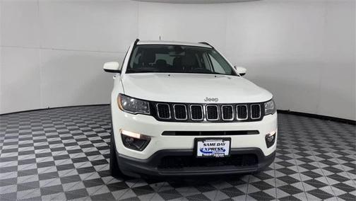 Photo 3 of 24 of 2019 Jeep Compass Latitude