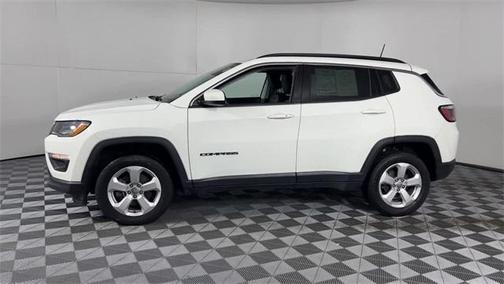Photo 5 of 24 of 2019 Jeep Compass Latitude