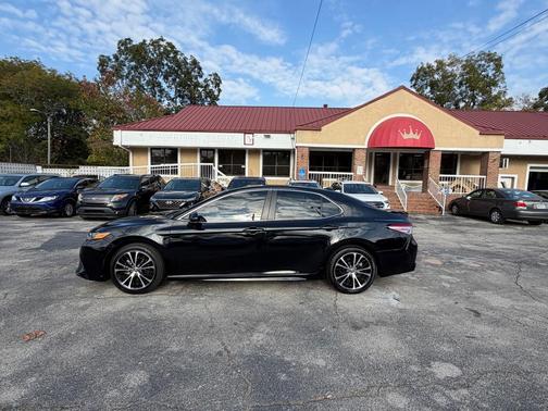 2020 Toyota Camry SE
