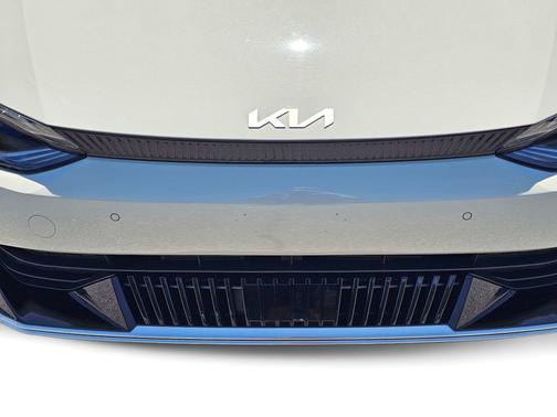 Glacier 2023 Kia EV6 Wind
