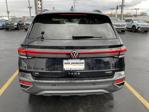 2025 Volkswagen Taos 1.5T SE Black