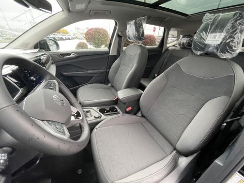 2025 Volkswagen Taos 1.5T SE Black