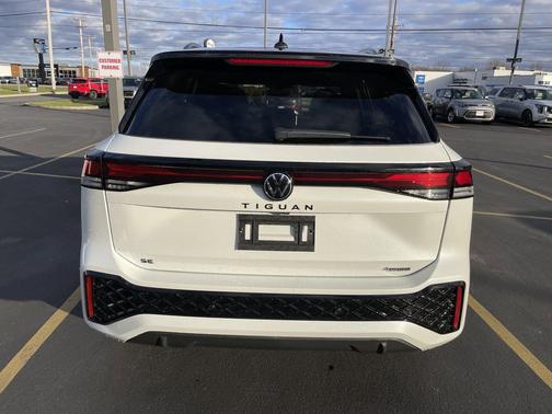2025 Volkswagen Tiguan 2.0T SE R-Line Black 4MOTION