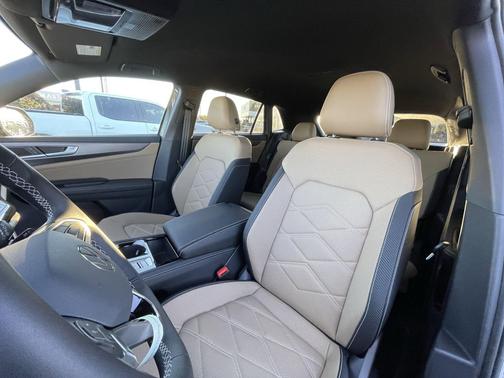 2025 Volkswagen Atlas Cross Sport 2.0T SE w/Technology 4MOTION