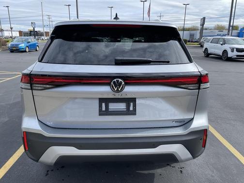 2025 Volkswagen Tiguan 2.0T SE 4MOTION