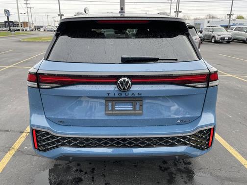 2025 Volkswagen Tiguan 2.0T SE R-Line Black 4MOTION