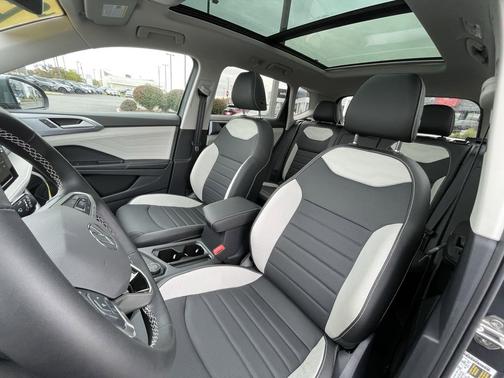 2025 Volkswagen Taos 1.5T SEL