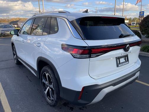 2025 Volkswagen Tiguan 2.0T SE 4MOTION